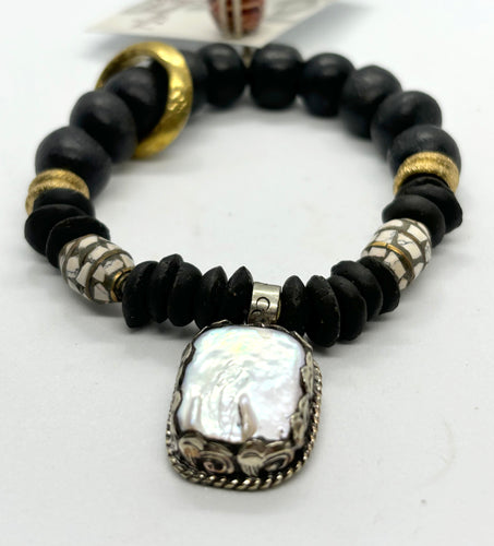 BEAUTIFUL SOUL - MOTHER OF PEARL PENDENT WITH BLACK ASHANTI - BRACELET