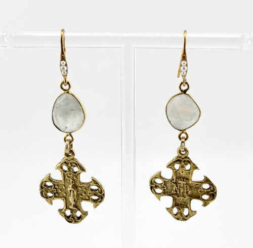 BEAUTIFUL SOUL - GORGEOUS PEARL & MOONSTONE - EARRINGS