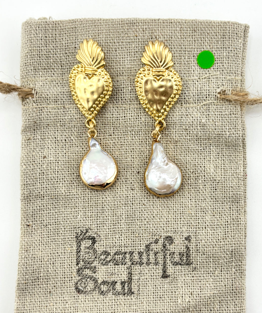 BEAUTIFUL SOUL - SACRED HEART WITH PEARL - EARRINGS