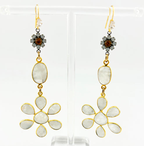 BEAUTIFUL SOUL - MOONSTONE FLOWERS & WITH 18K GOLD - EARRINGS