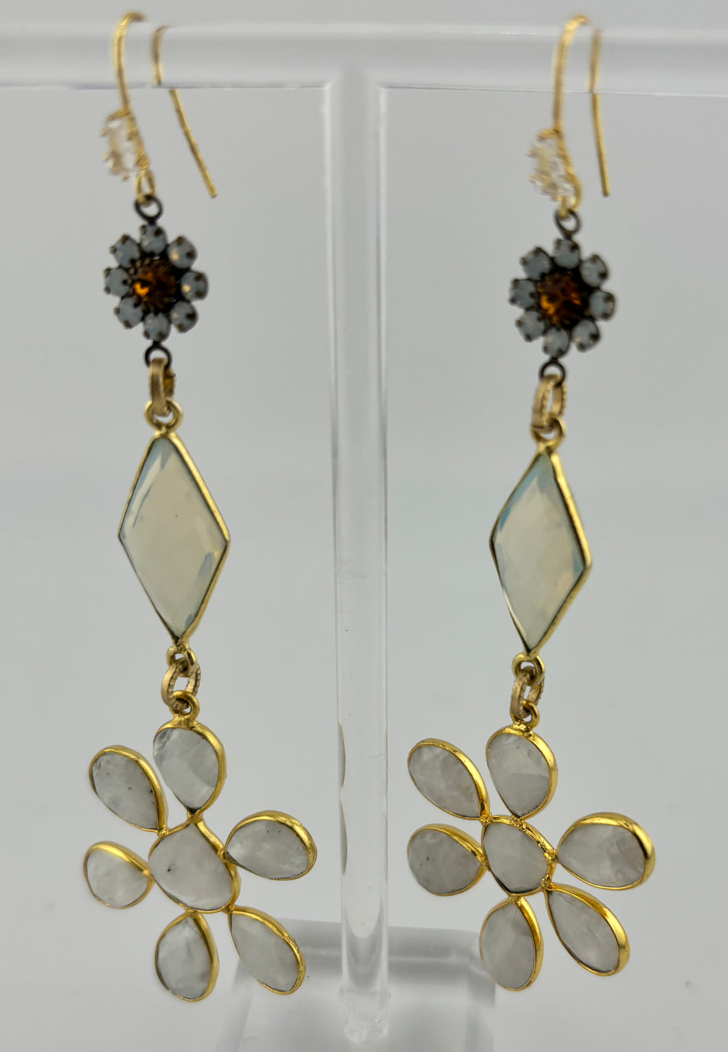 BEAUTIFUL SOUL - MOONSTONE DAISIES SET IN 18K GOLD - EARRINGS