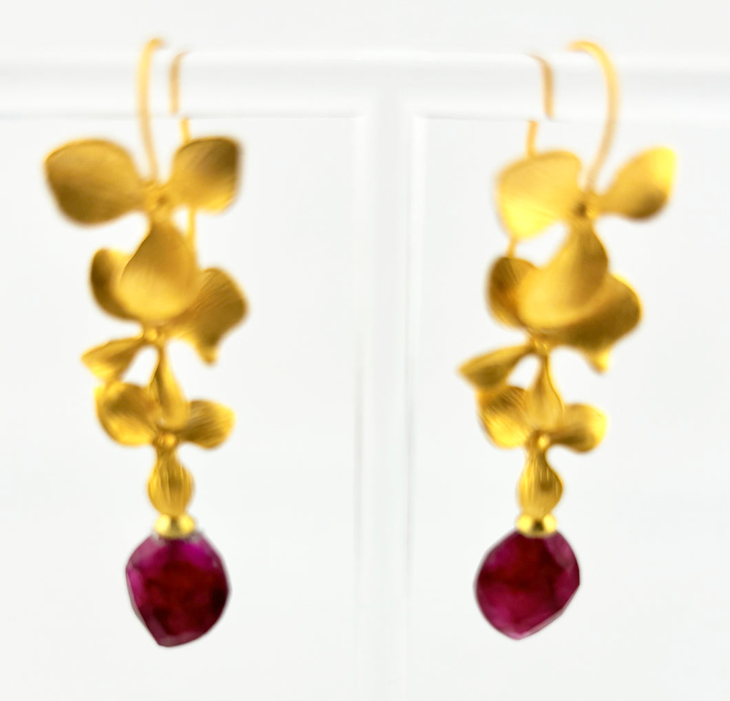 BEAUTIFUL SOUL - 18K GOLD FLOWERS WITH RUBY DROP - EARRINGS