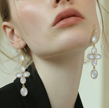 BEAUTIFUL SOUL - MOONSTONE FLOWER  SET IN 18K GOLD - EARRINGS