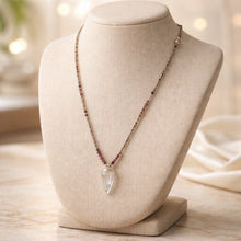 BEAUTIFUL SOUL - ROCK CRYSTAL SHELL  - SHORT NECKLACE
