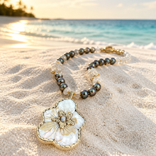 BEAUTIFUL SOUL - HAND CARVED FLOWER SHELL WITH PEARLS - SHORT NECKLACE ✔️