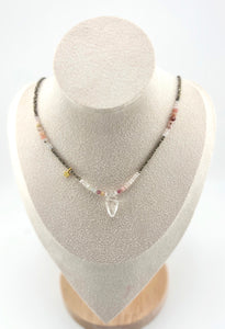 BEAUTIFUL SOUL - GLORIOUS ROCK CRYSTAL SHELL - SHORT NECKLACE