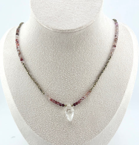 BEAUTIFUL SOUL - AMAZING ROCK CRYSTAL SHELL - SHORT NECKLACE