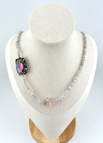 BEAUTIFUL SOUL - SOLDERED CRYSTAL WITH PEARLS - SHORT NECKLACE