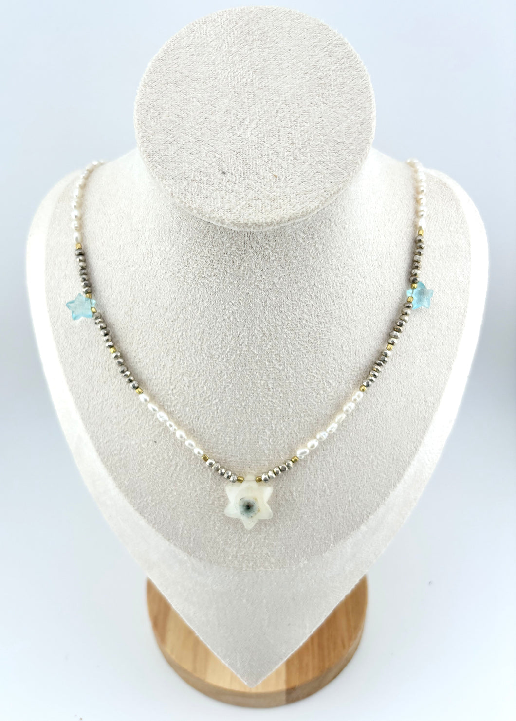 BEAUTIFUL SOUL - SOLAR QUARTZ STAR & AQUA QUARTZ - SHORT NECKLACE