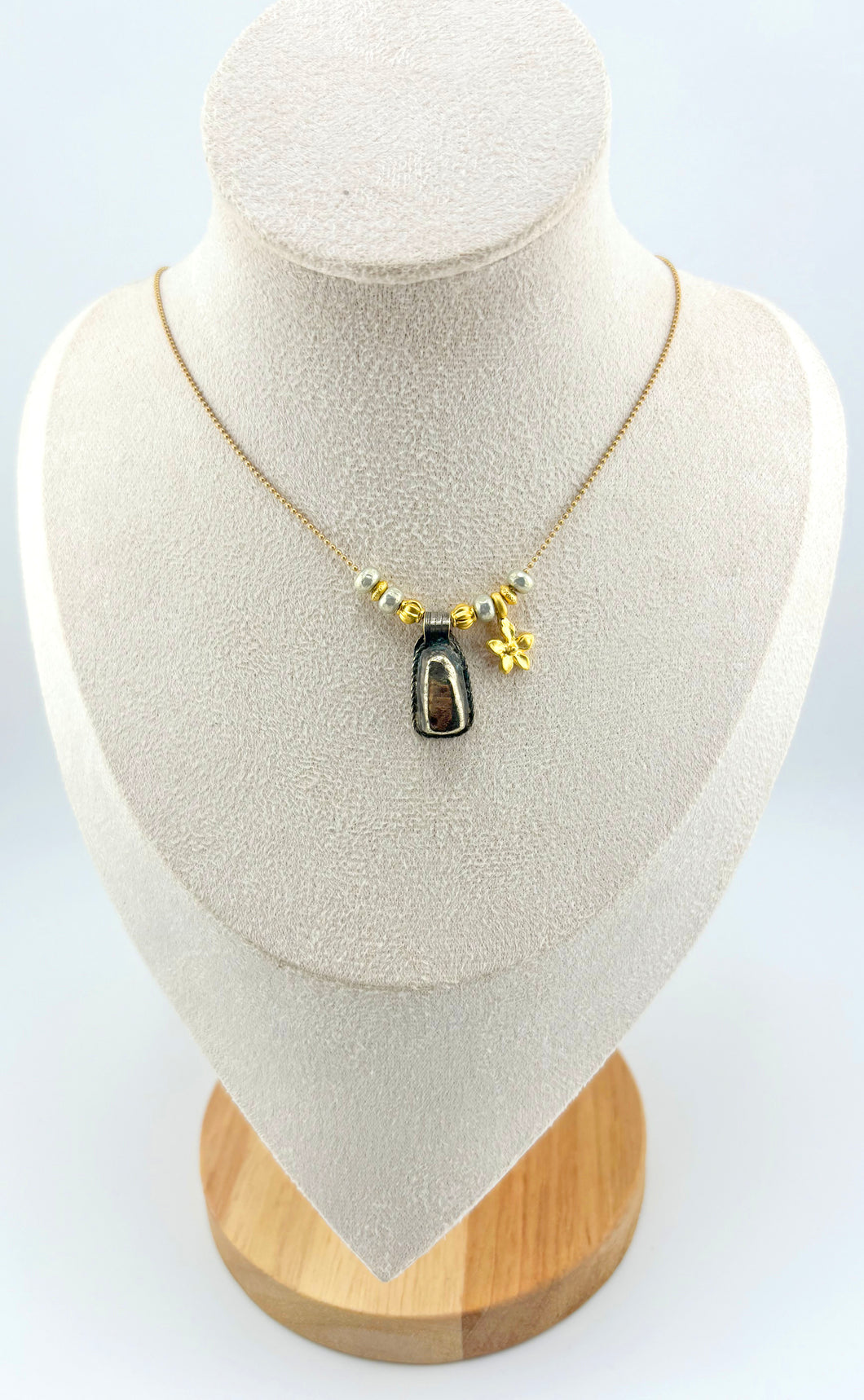 simply beautiful - FERTILITY PENDENT WITH SMALL PEARLS - SHORT NECKLACE