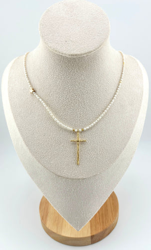 simply beautiful - GOLD CROSS WITH WHITE TURQUOISE - SHORT NECKLACE