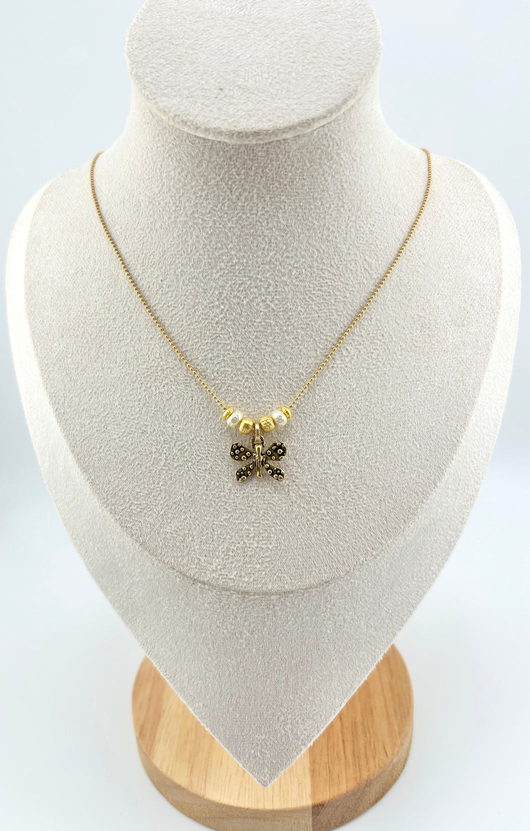 simply beautiful - DELICATE GOLD BUTTERFLY PENDENT WITH PEARLS - SHORT NECKLACE (Copy)