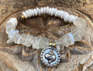 simply beautiful - Sea Glass Shell Bracelet